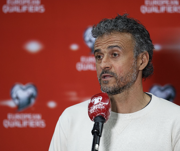 法甲德比巴黎圣日耳曼险胜，恩里克展望未来奖杯征程