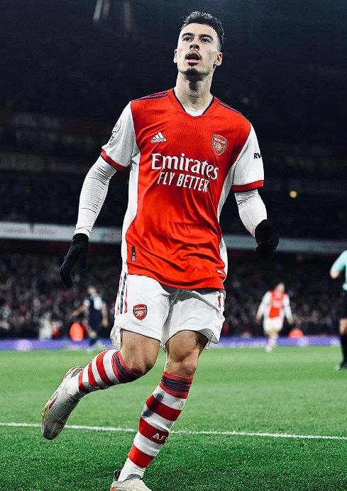 欧冠1/4决赛首回合：阿森欧冠纳绝杀背后的团队力量与目标展望